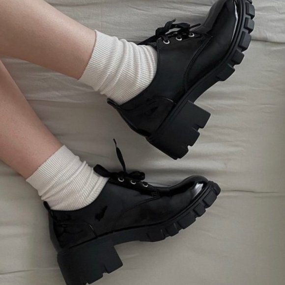 Sofia Lace-Up Heeled Oxford - Picture 5 of 11